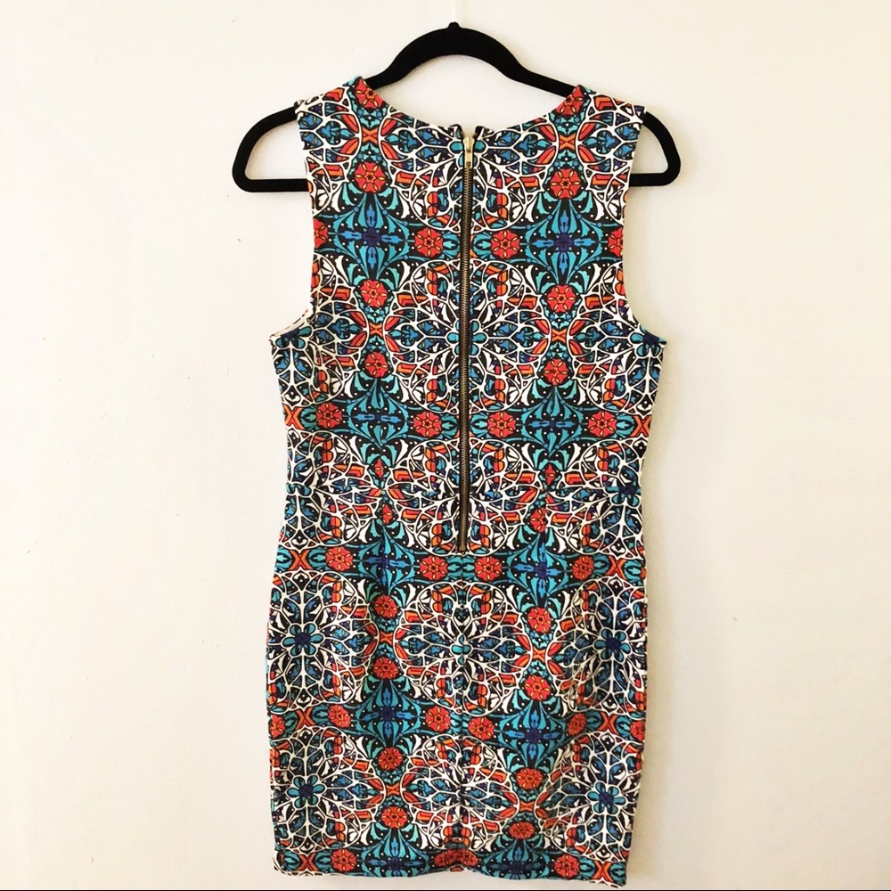 Patterned Cut Out Dress - Picture 3 of 4